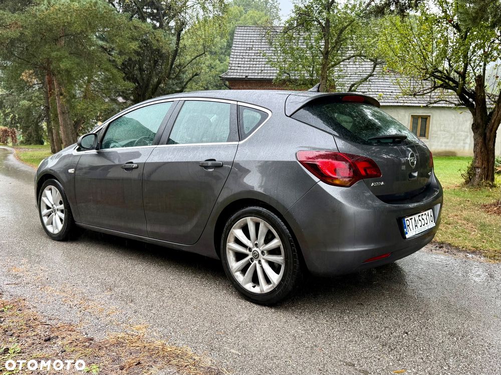 Opel Astra 1.7 CDTI Cosmo - 11