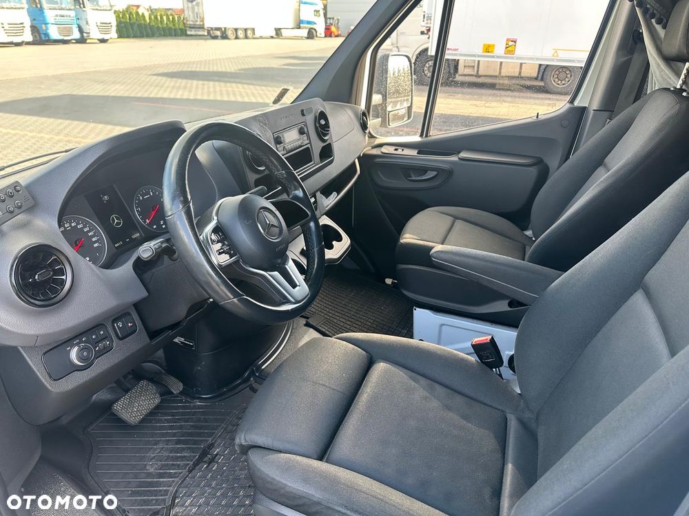 Mercedes-Benz Sprinter - 5
