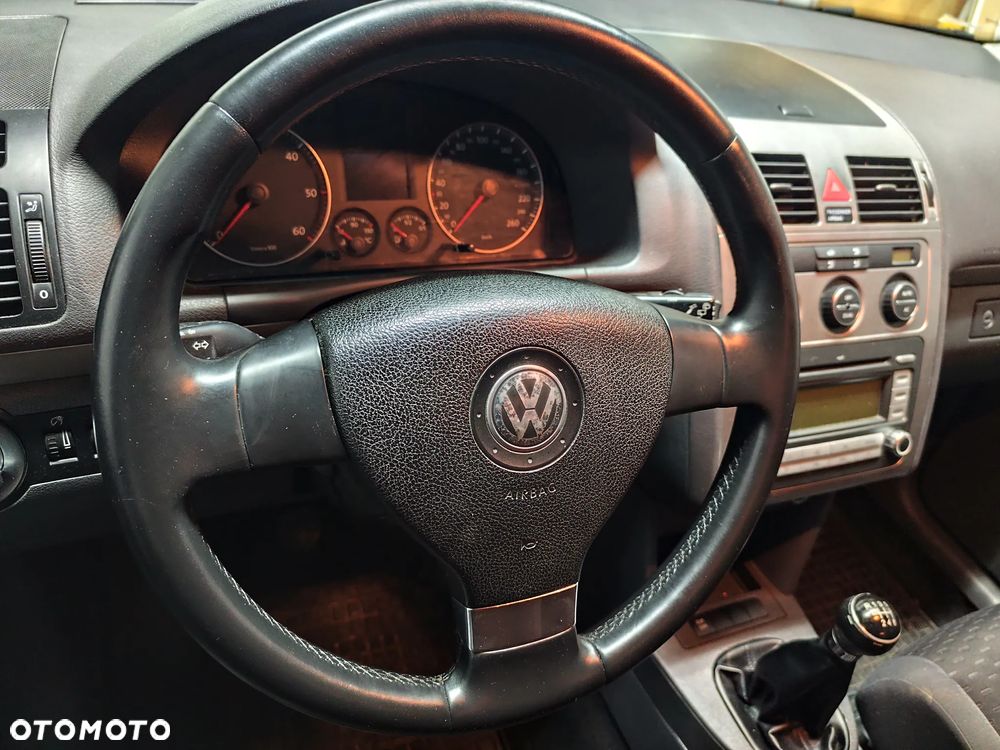 Volkswagen Touran 1.9 TDI DPF Blue Motion Highline - 9