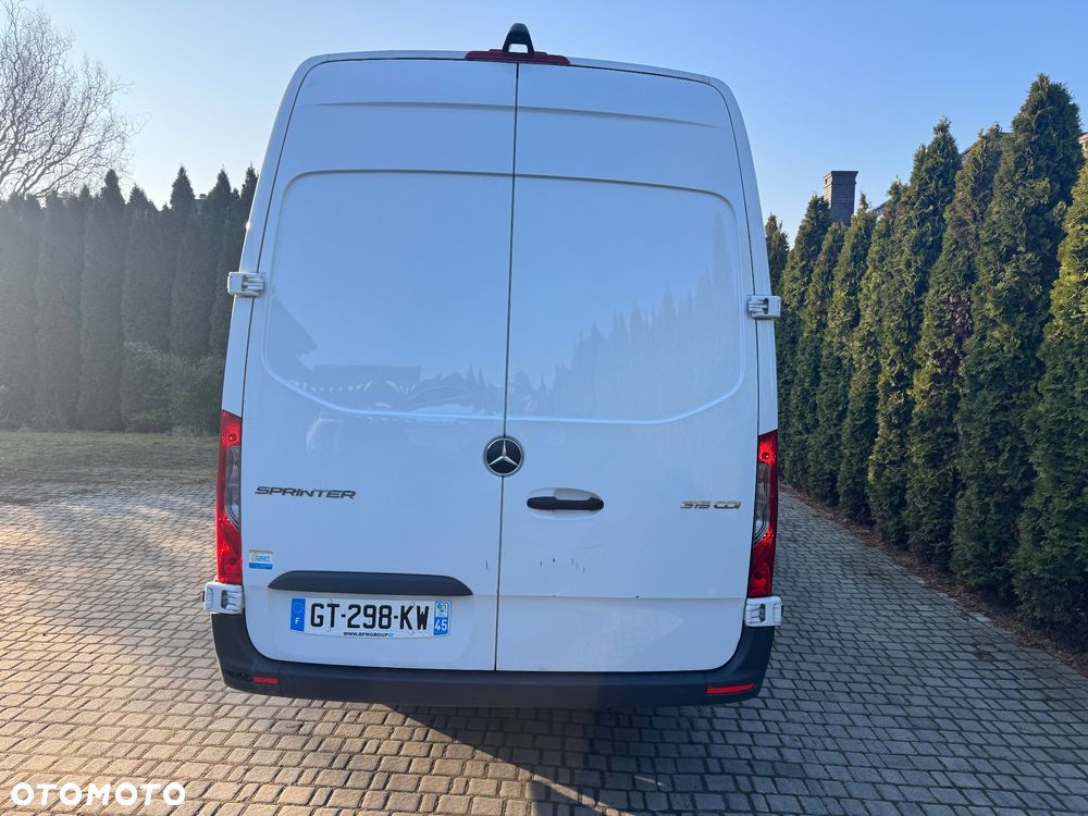 Mercedes-Benz Sprinter - 4