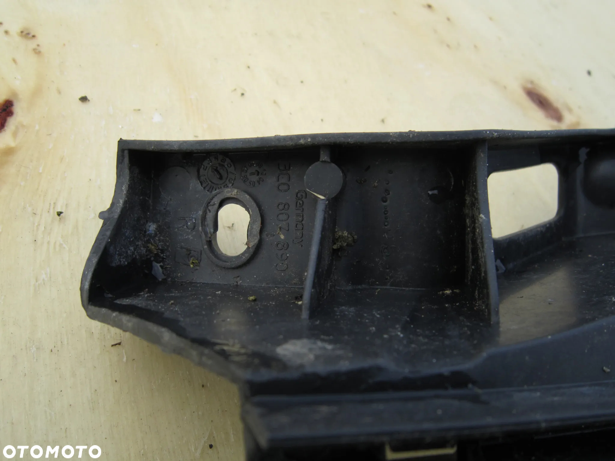 Ślizg zderzaka prawy przód VW Passat B6 3C0807890 - 3