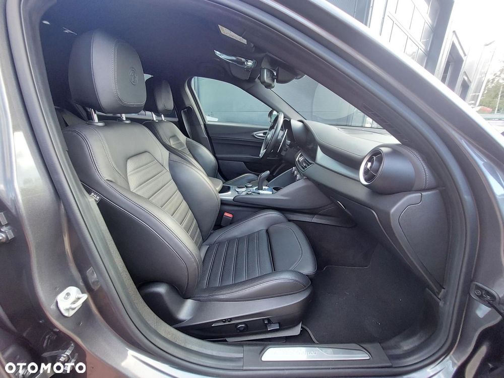 Alfa Romeo Giulia 2.0 Turbo Veloce Q4 - 11