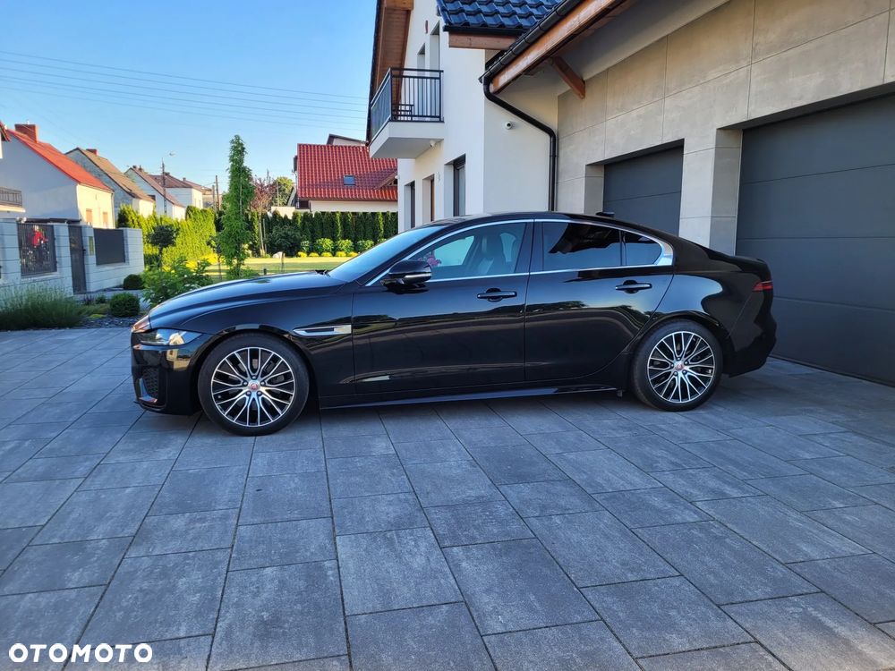 Jaguar XE 2.0 P250 R-Dynamic S - 1