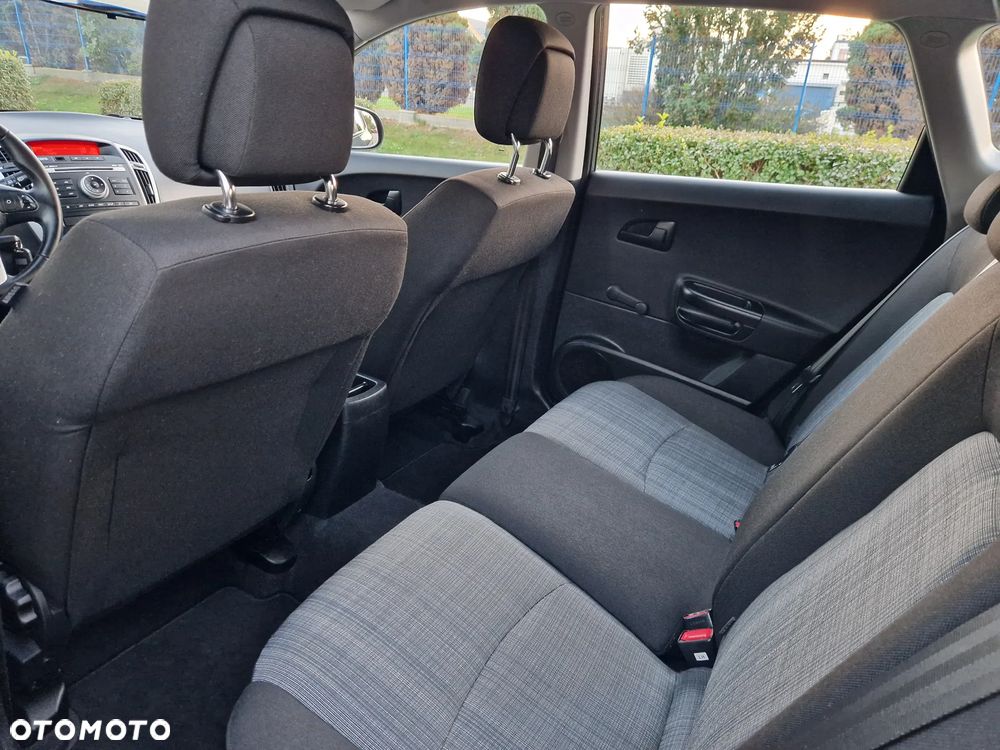 Kia Ceed - 33