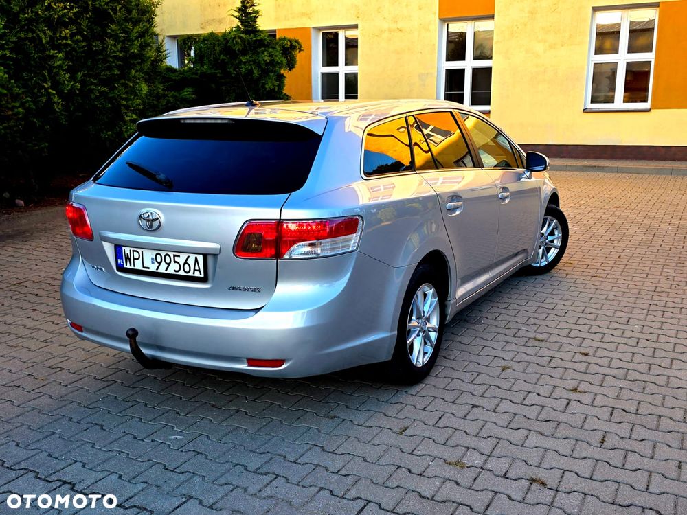 Toyota Avensis - 17