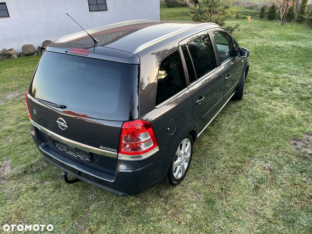 Opel Zafira 1.8 Cosmo - 24