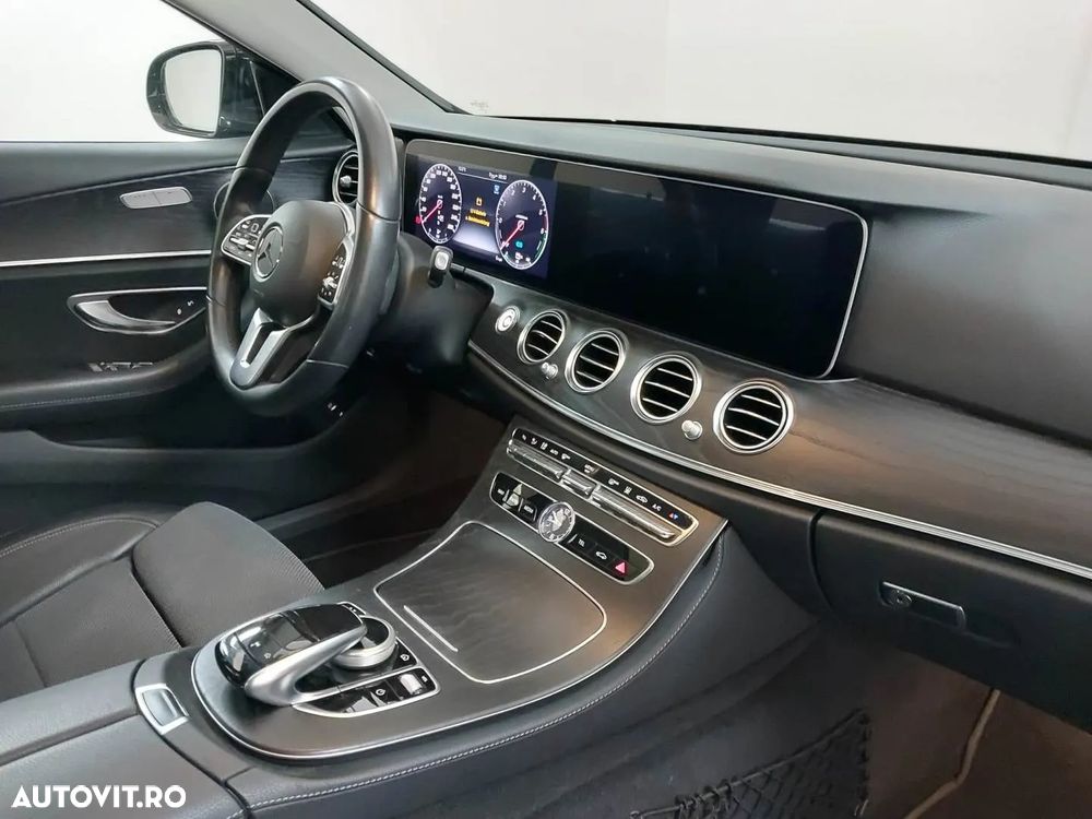 Mercedes-Benz E 300 de Aut. - 2