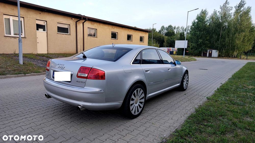 Audi A8 - 4