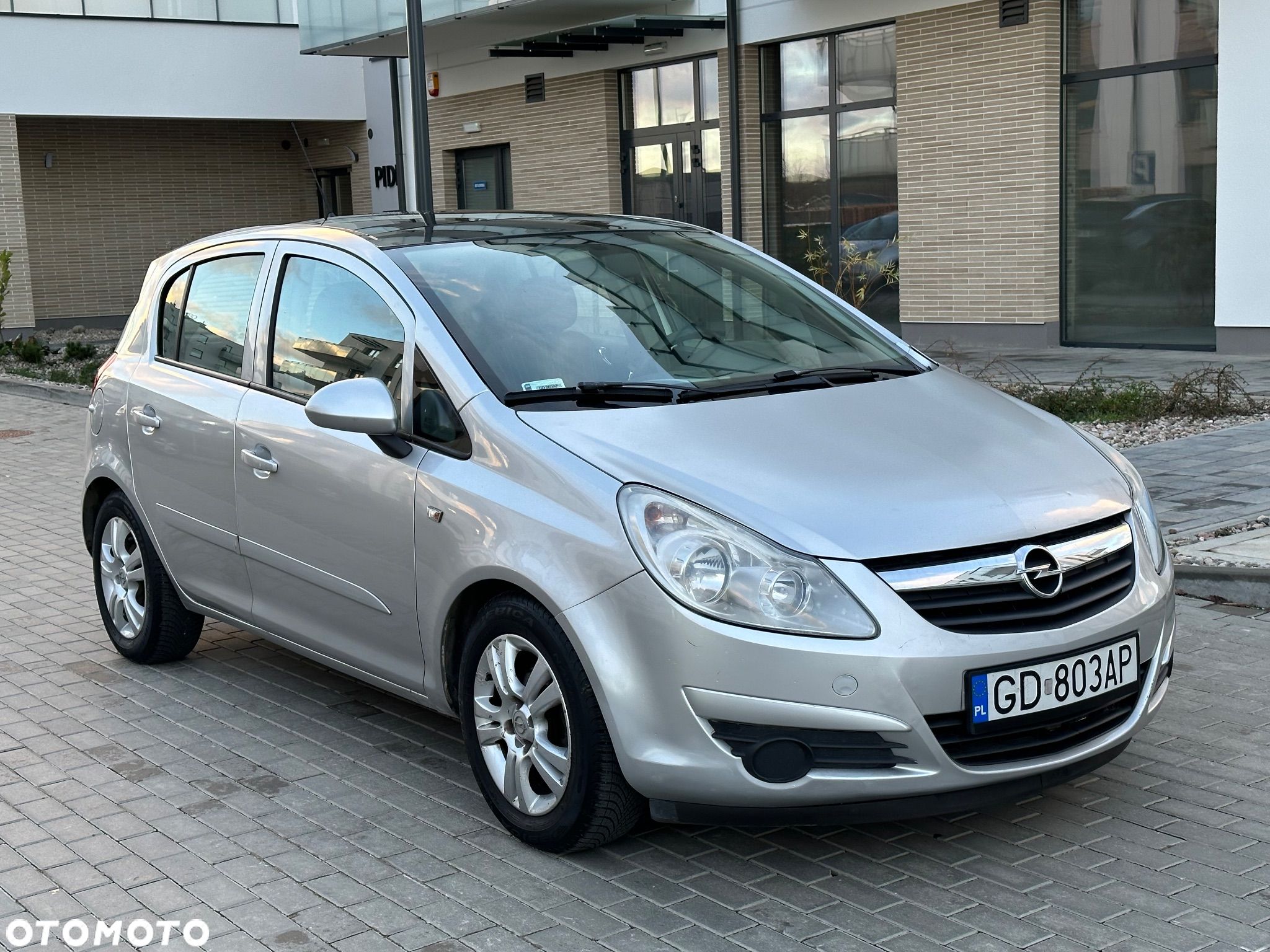 Opel Corsa 1.2 16V Edition - 1