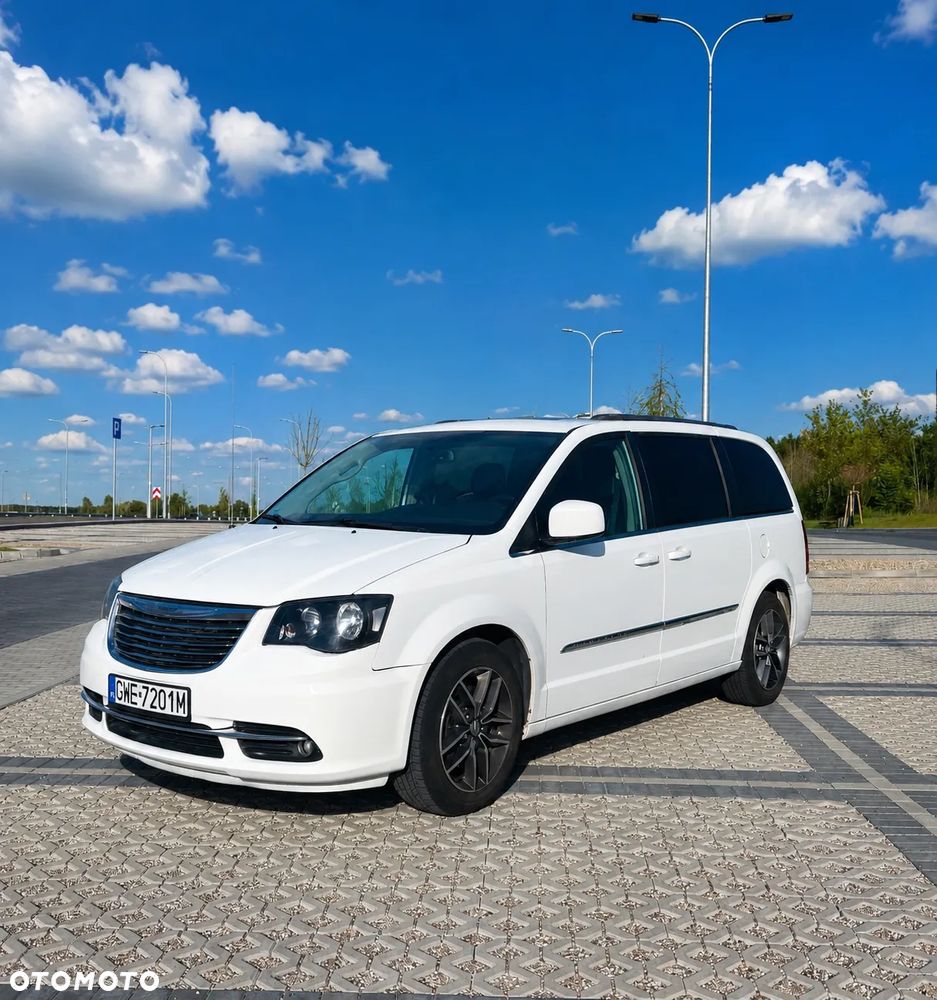 Chrysler Town & Country - 2