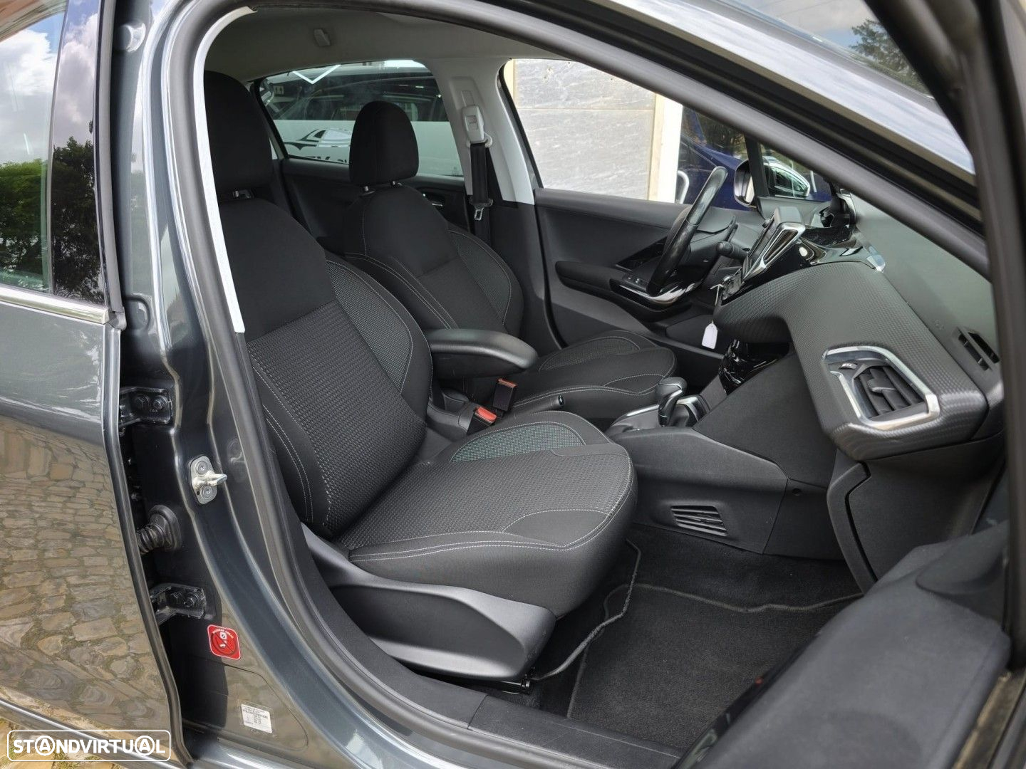Peugeot 208 1.2 PureTech Allure EAT6 - 24