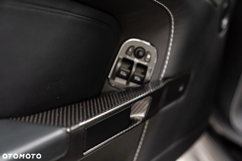 Aston Martin V12 Vantage - 25