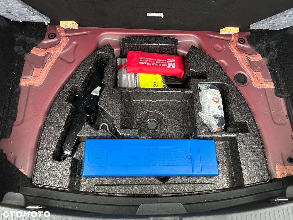 Toyota Auris 1.8 HSD Prestige NAVI - 31