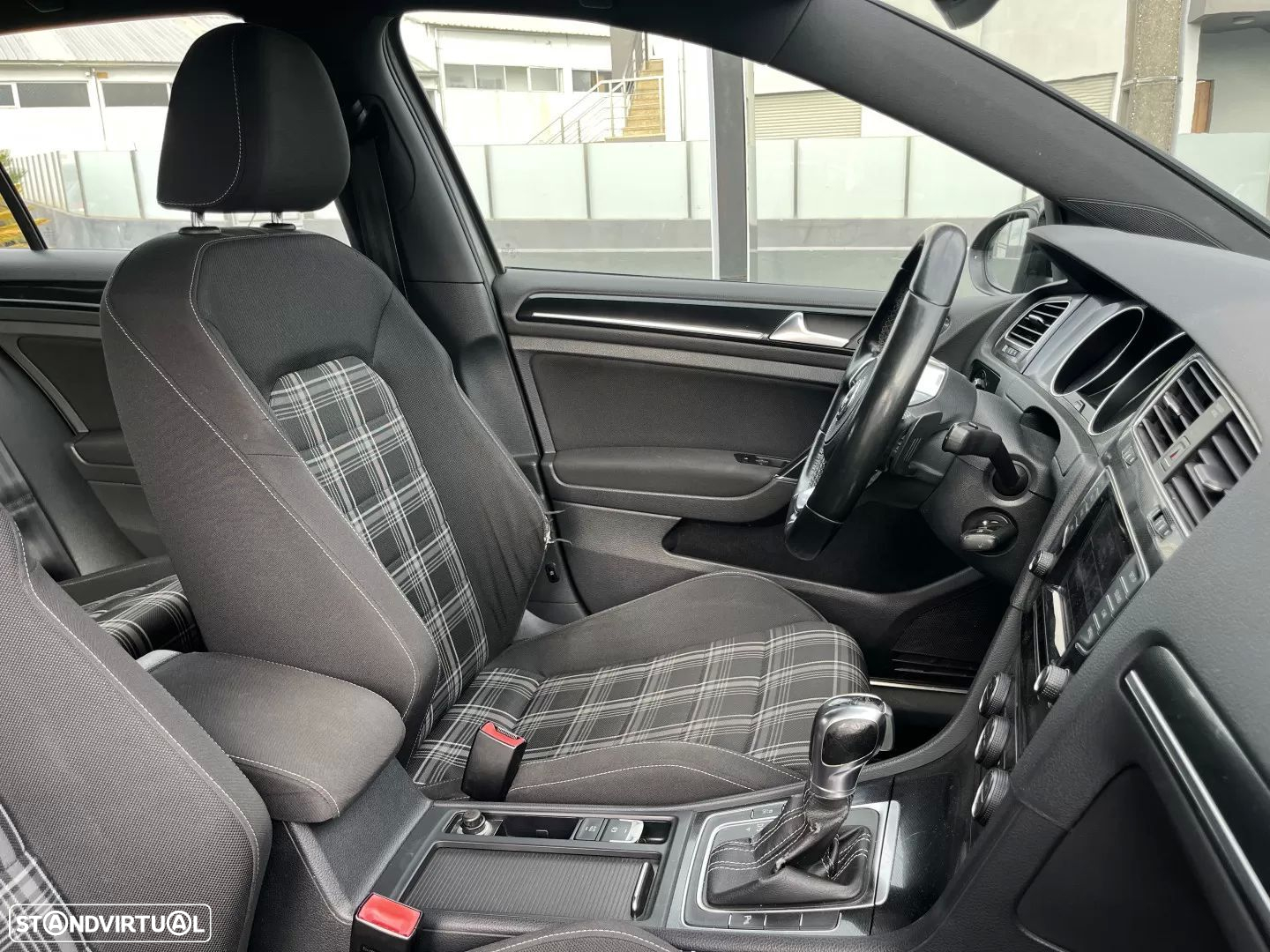VW Golf 2.0 TDi GTD DSG - 37