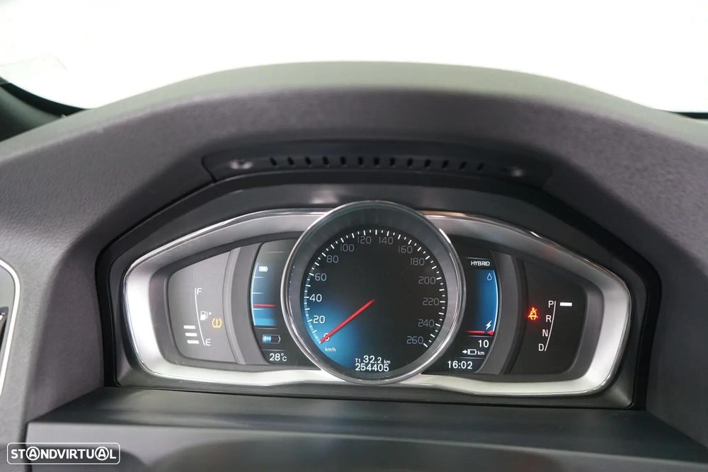 Volvo V60 2.4 D6 R-Design AWD Phev - 29