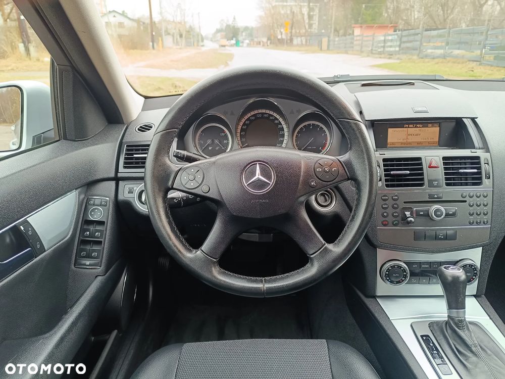 Mercedes-Benz Klasa C 250 CGI Automatik BlueEFFICIENCY Avantgarde - 17