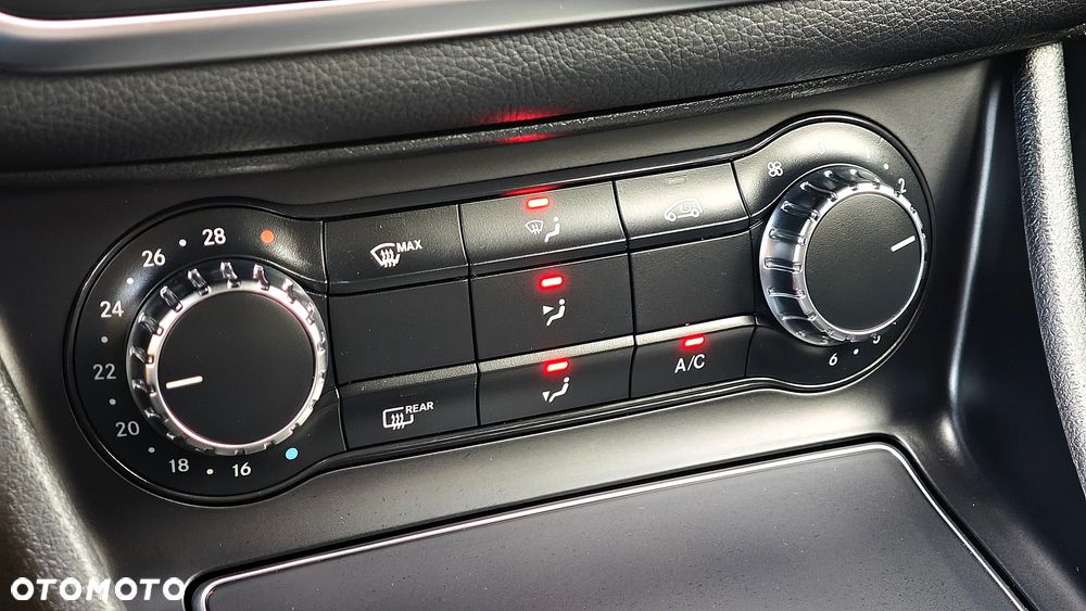 Mercedes-Benz GLA 220 d 4-Matic AMG Line - 32