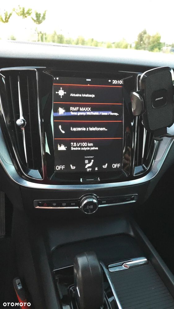 Volvo V60 B3 B DKG Momentum - 17