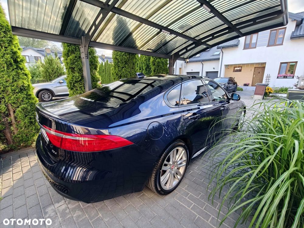 Jaguar XF 2.0 i4D R-Sport - 9