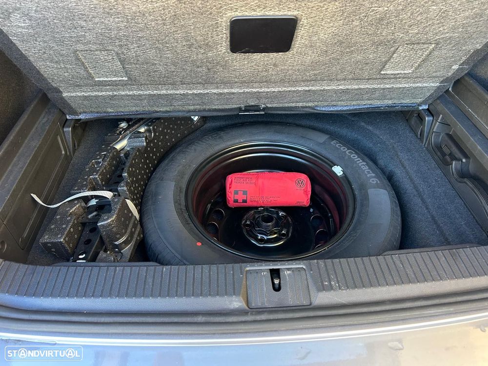 VW Passat Variant 2.0 TDi Business DSG - 14