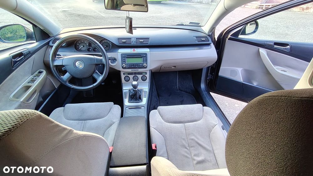 Volkswagen Passat 2.0 FSI Comfortline - 16