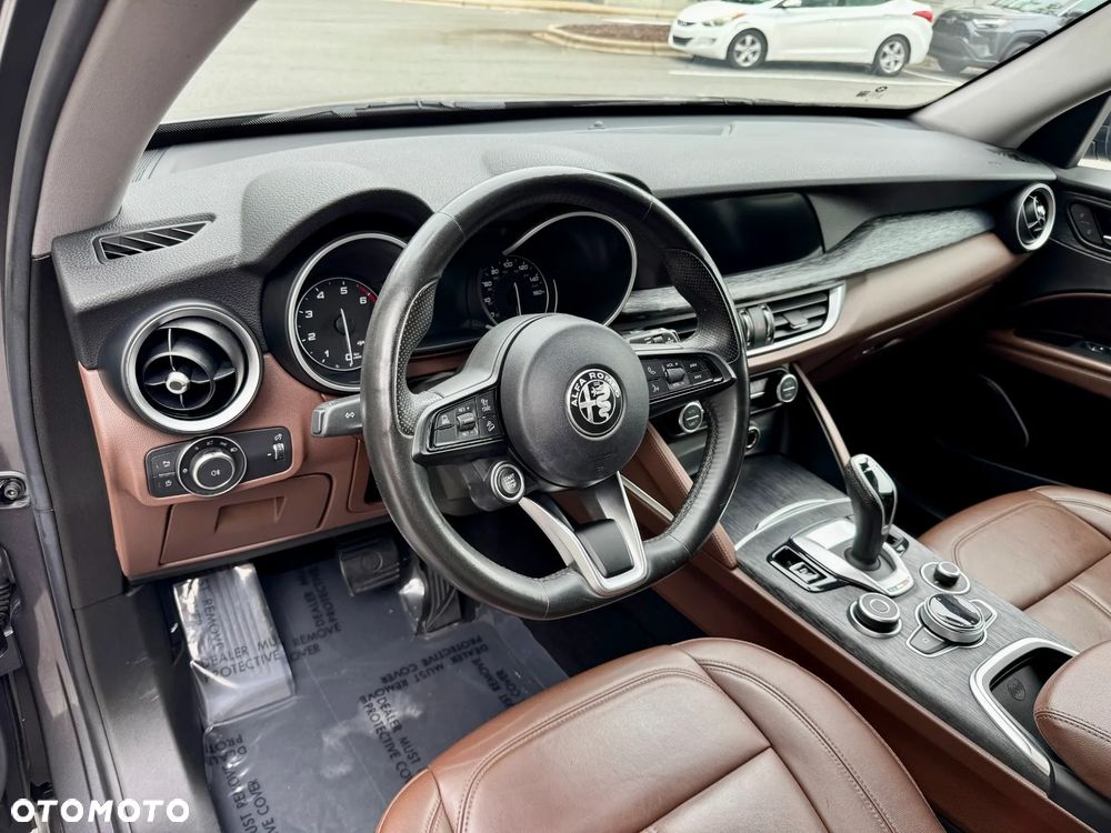 Alfa Romeo Stelvio - 14