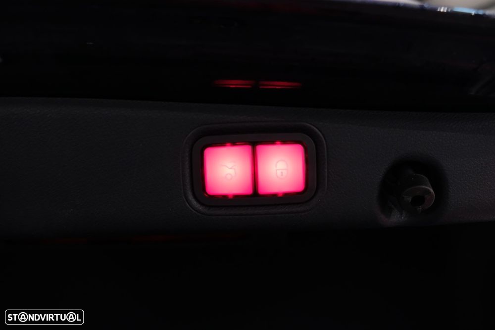 Mercedes-Benz E 300 de AMG Line - 28