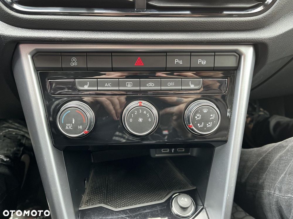 Volkswagen T-Roc - 30