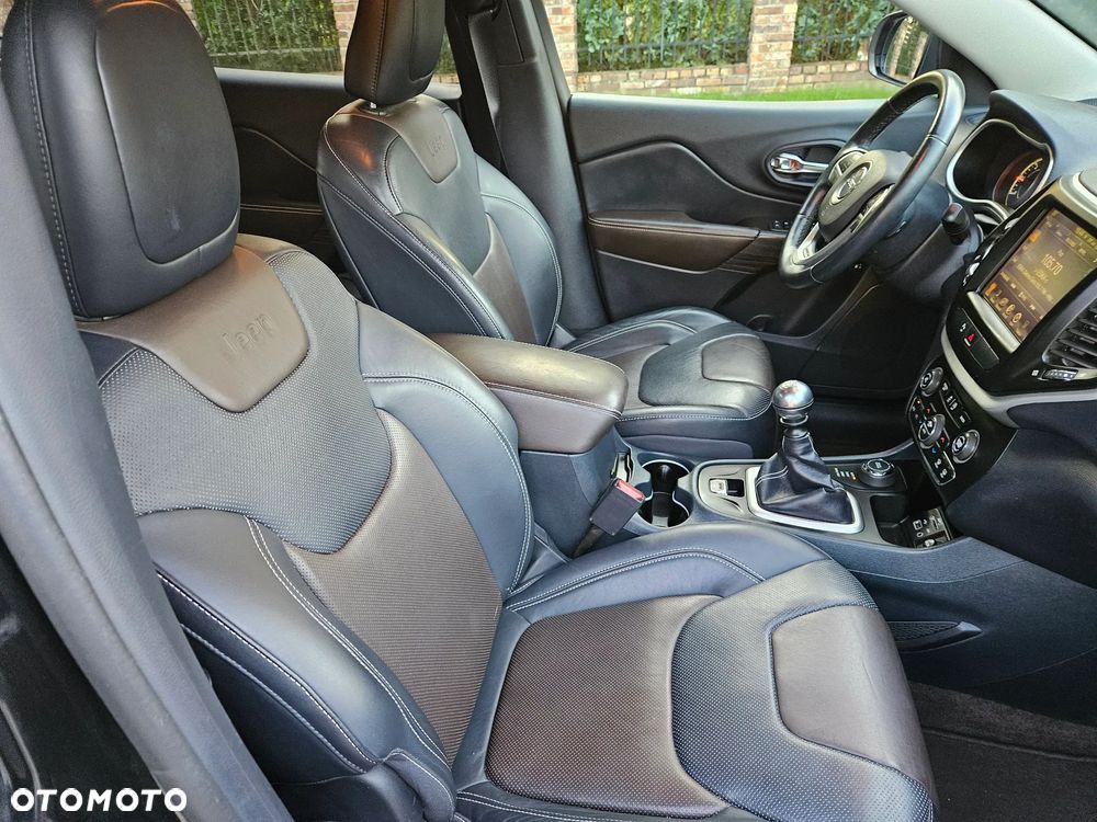 Jeep Cherokee - 16