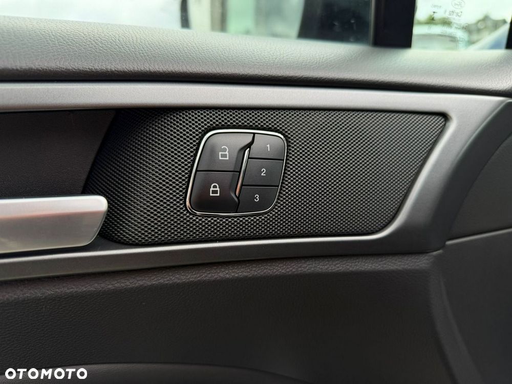 Ford Mondeo - 36