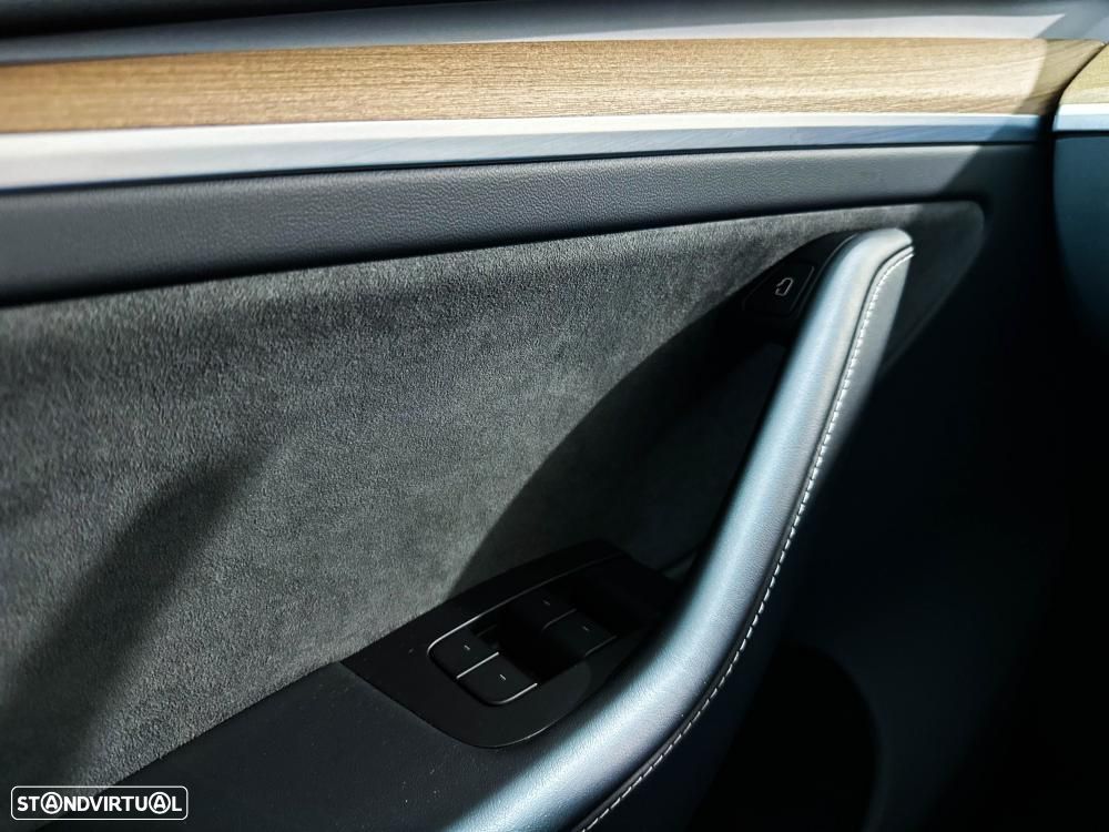 Tesla Model Y Standard - 50
