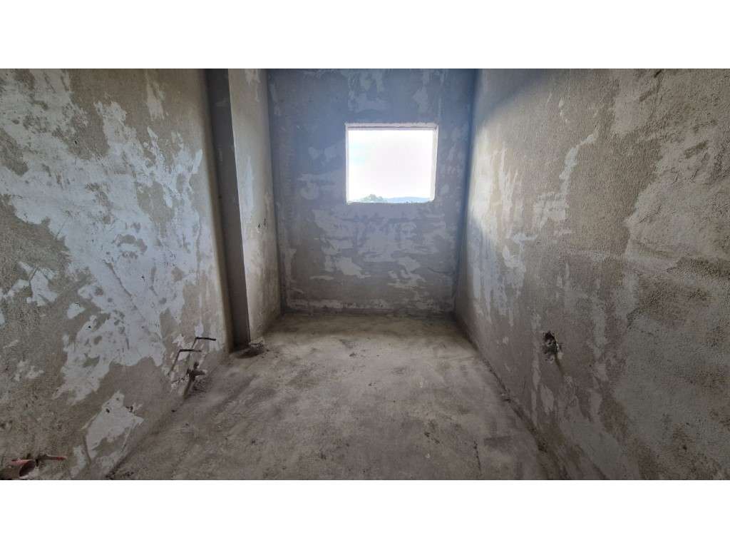 T3 NOVO, Garagem 4 carros, Varandas, perto da Feira e Gaia - Grande imagem: 4/8