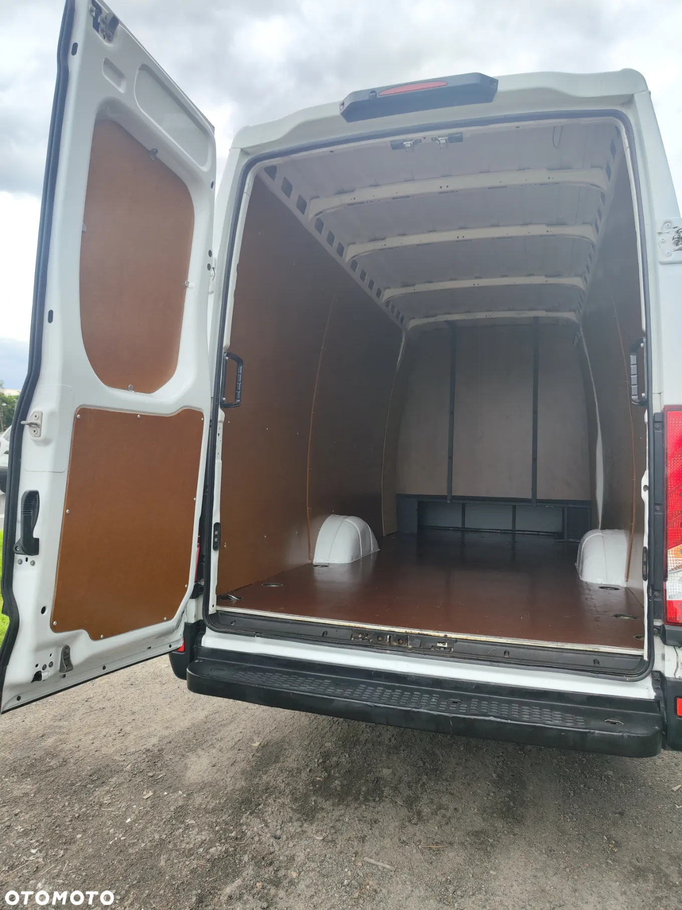 Iveco Daily 35S14 maxi brygadówka 7 osób - 8
