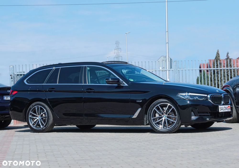 BMW Seria 5 530e sport - 33