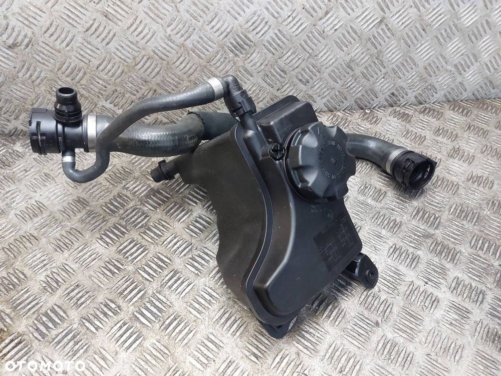ZBIORNICZEK WYRÓWNAWCZY + PRZEWÓD WĄŻ RURA WODY BMW E90 2.0 D 7810592 - 1