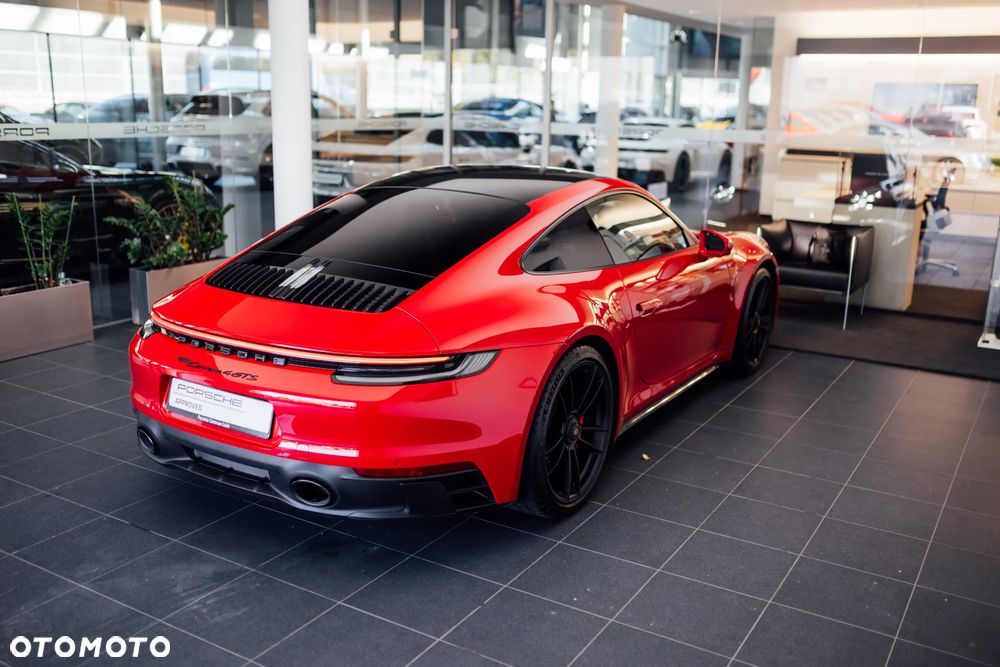 Porsche 911 Carrera 4 GTS - 13