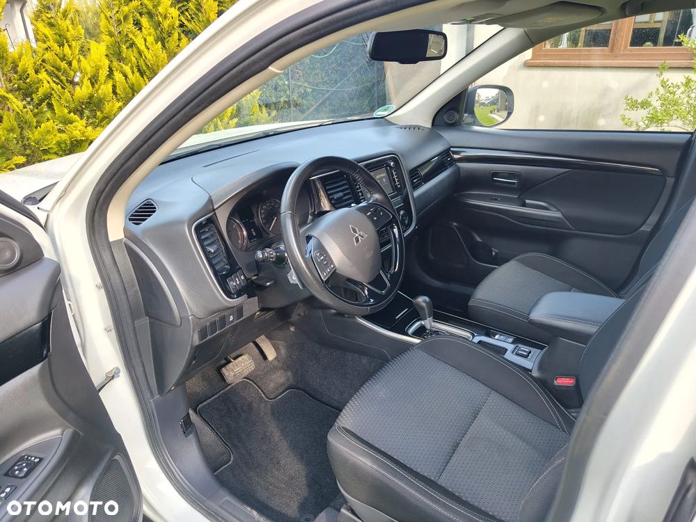 Mitsubishi Outlander - 10