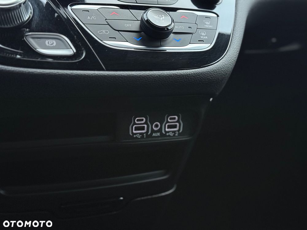 Chrysler Pacifica - 32