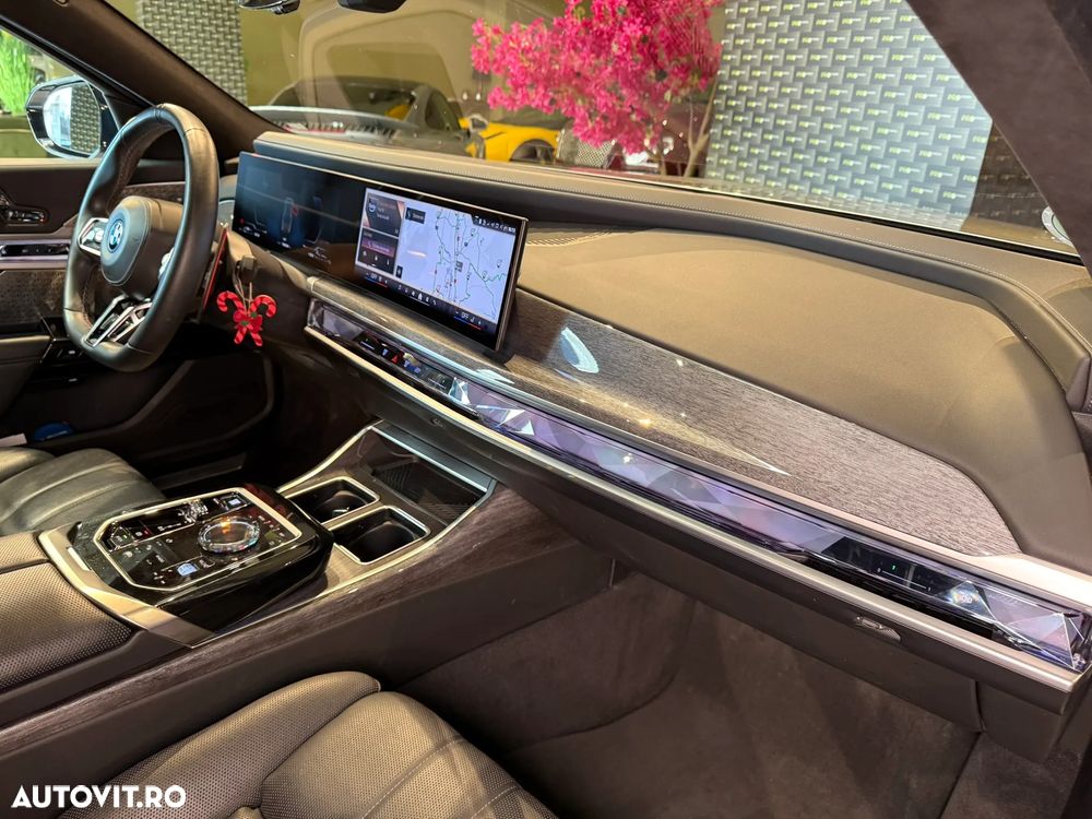 BMW M7 M760e xDrive AT PHEV - 28