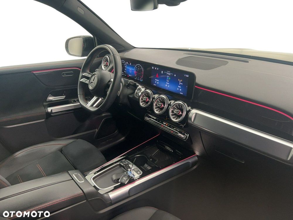 Mercedes-Benz GLB - 13