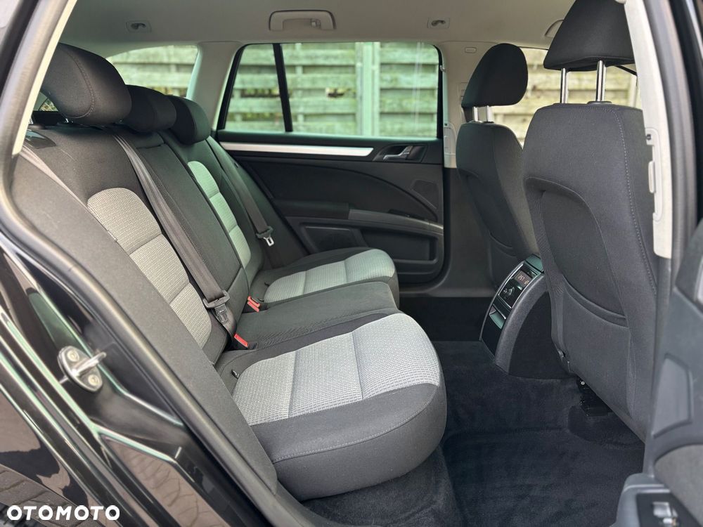 Skoda Superb 2.0 TDI DSG Exclusive - 30