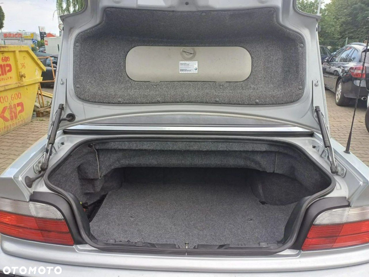 BMW Seria 3 318i Cabriolet - 11