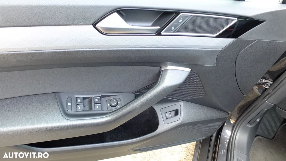 Volkswagen Passat Variant 2.0 TDI SCR DSG BlueMotion Comfortline - 19