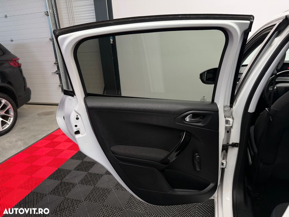 Peugeot 208 PureTech 82 Style - 22
