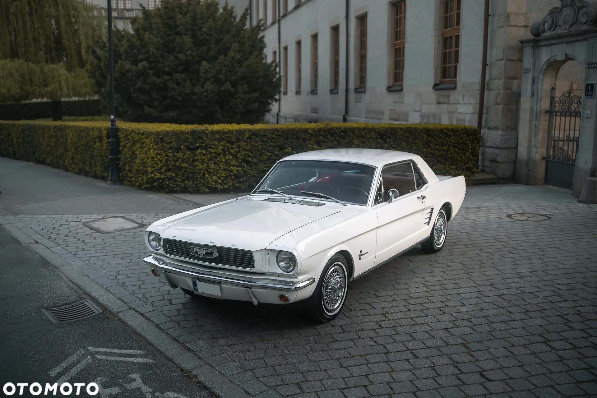 Ford Mustang - 4
