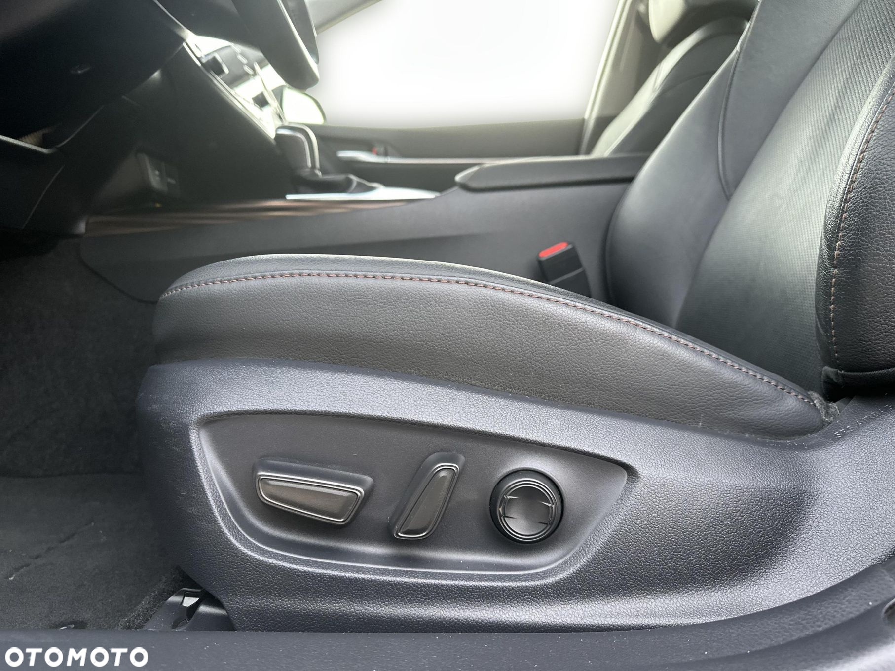 Toyota Camry 2.5 Hybrid Executive CVT - 18