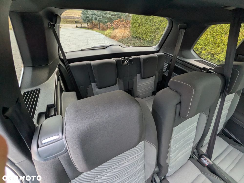 Volkswagen Touran - 21