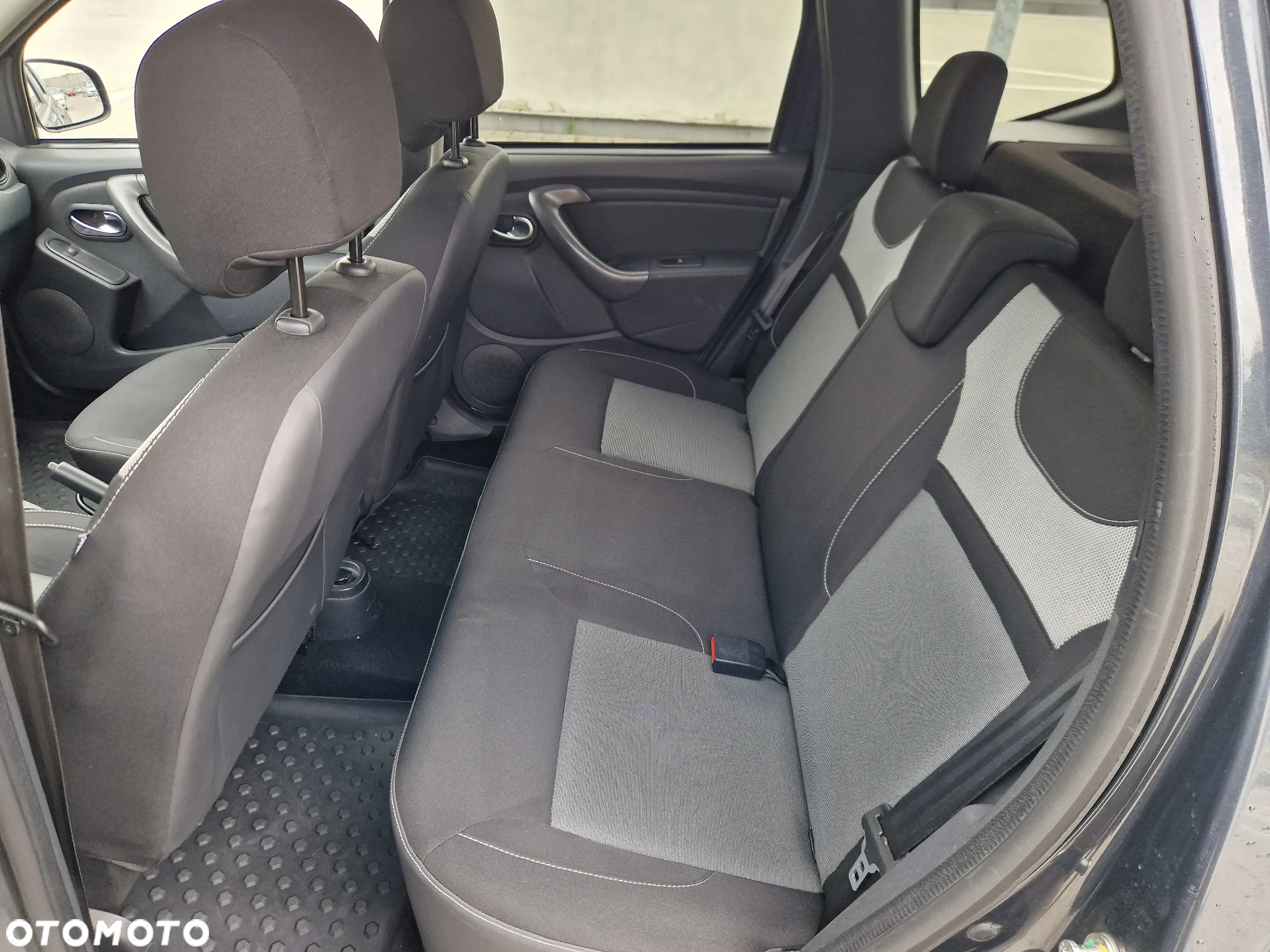 Dacia Duster 1.6 SCe Laureate S&S - 11