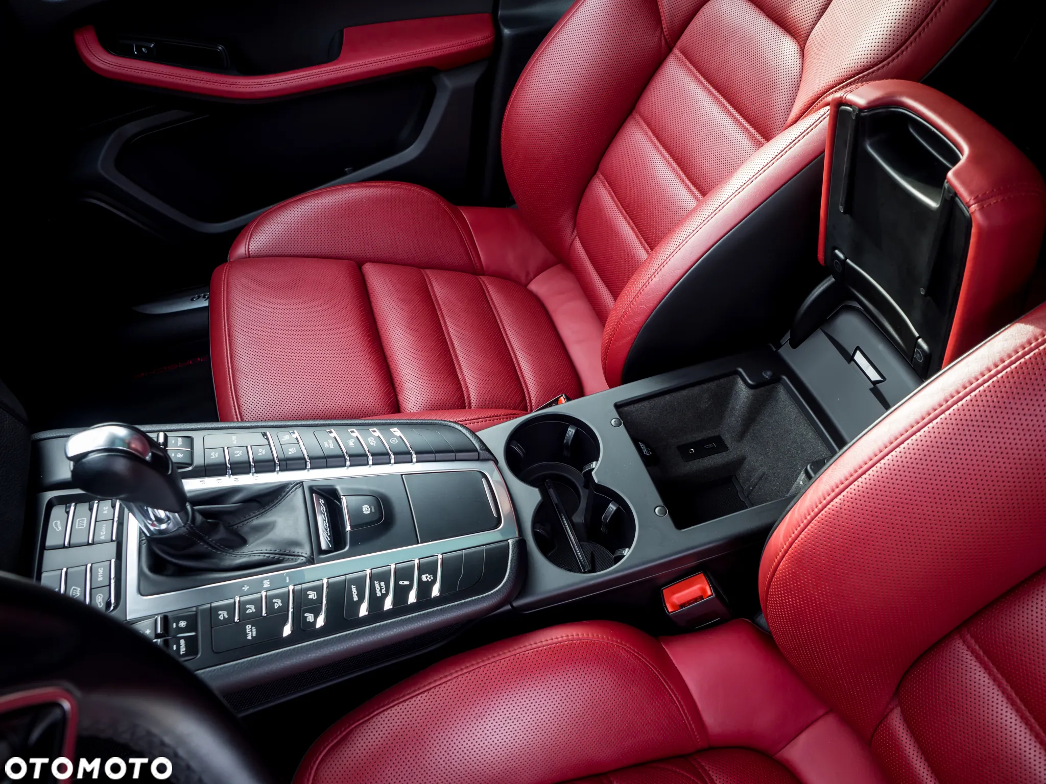 Porsche Macan Turbo - 26