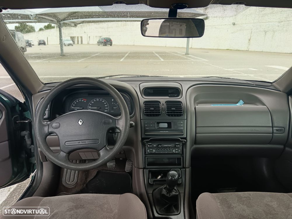 Renault Laguna 1.8 RXE - 2